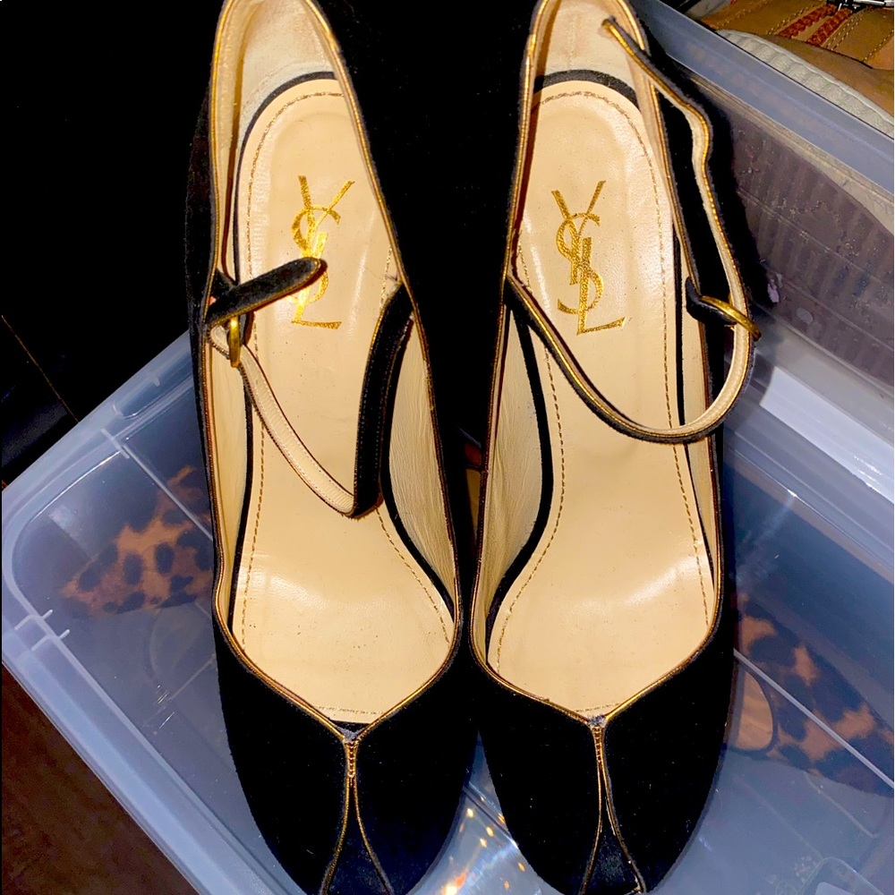 Yves Saint Laurent in great condition suede